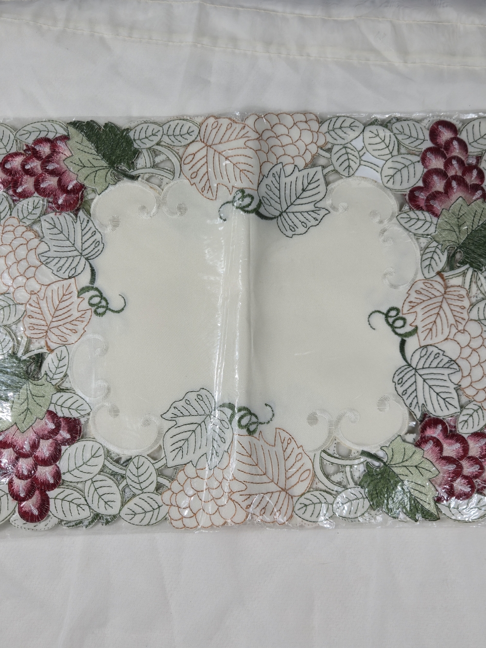 Set of 4 Embroidered Grapevine Placemats - Elegant Vineyard Table Decor
